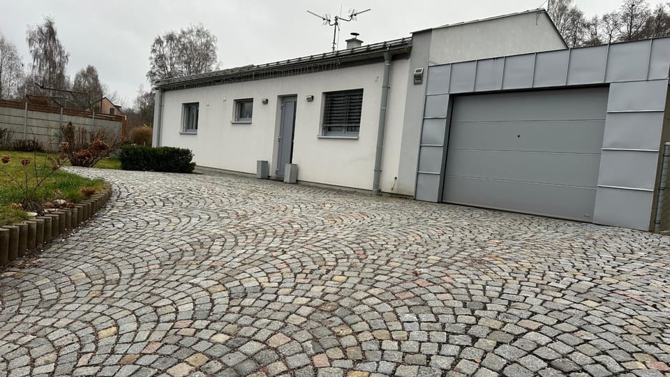 Property building, Day