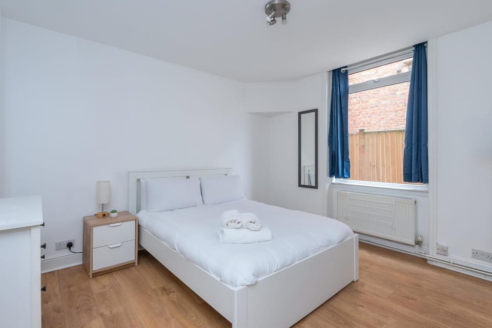 Charming 1BDR Haven with Private Courtyard Apartment in London Borough of Croydon