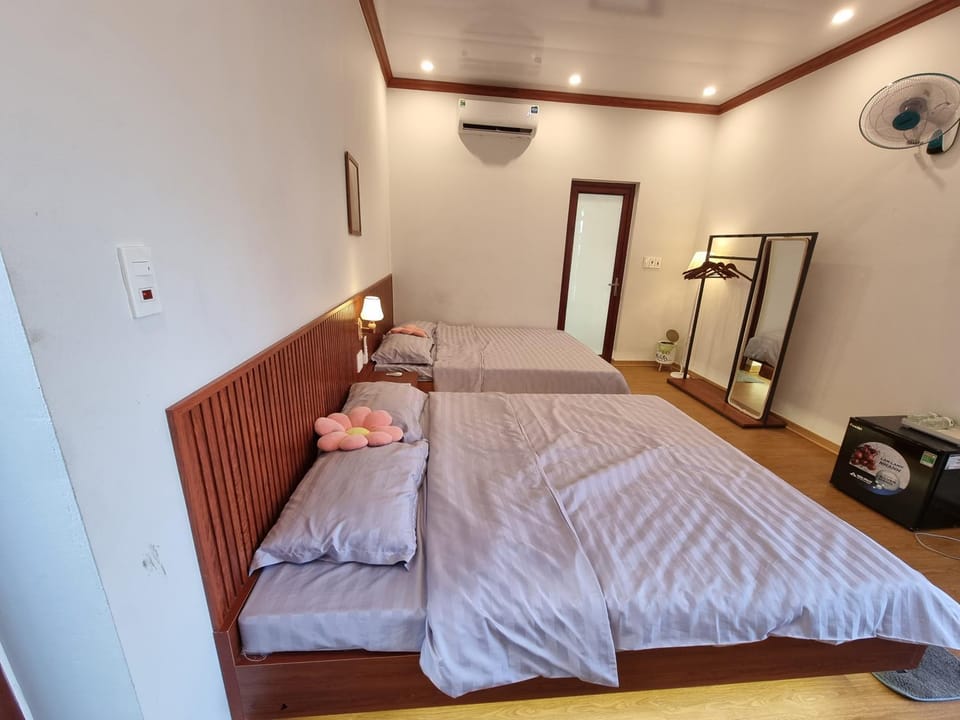 Bed, Bedroom, Breakfast, air conditioner