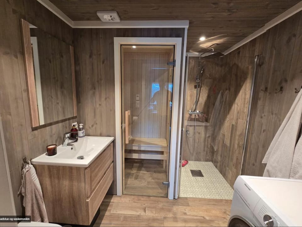 Shower, Sauna, Sauna, Bathroom