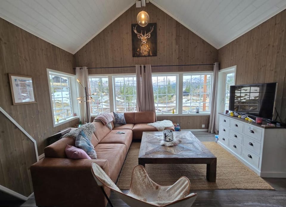 Communal lounge/ TV room, TV and multimedia, Living room, Seating area, Evening entertainment