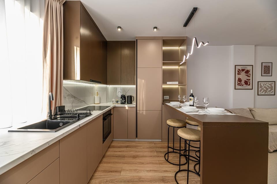 Kitchen or kitchenette, Dining area, oven, stove