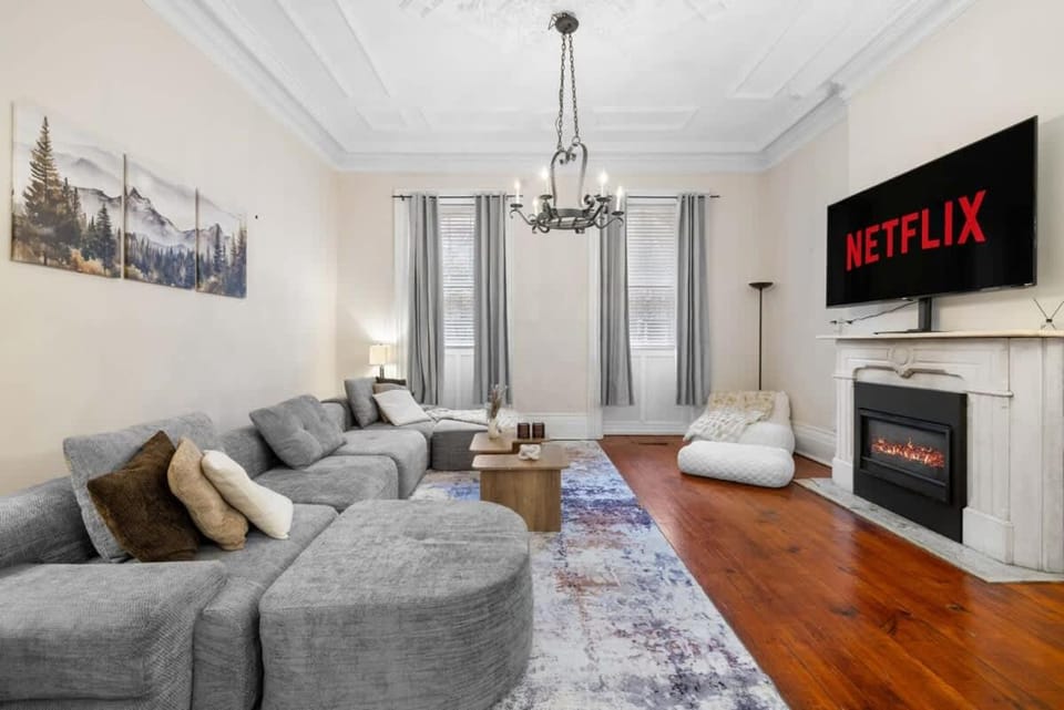 Living room, Seating area, Evening entertainment