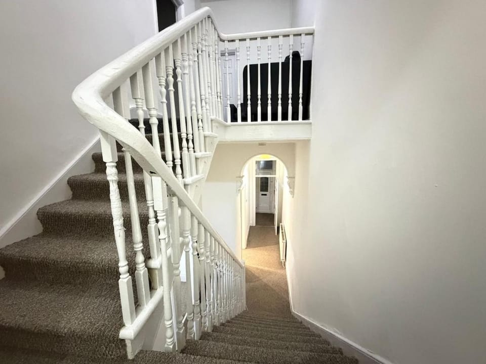 Numero Uno Budget Stays 4BR for Workers & Groups House in Newcastle upon Tyne