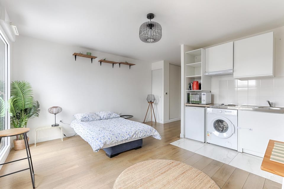 Bed, Living room
