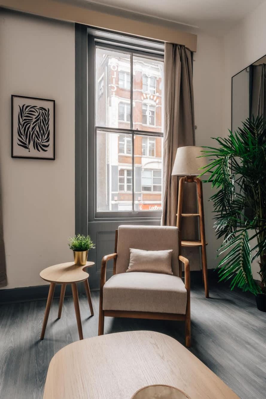 Chic 2-bed City Apartment -Old Street Apartment in London Borough of Islington
