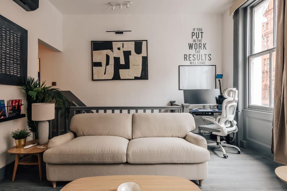 Chic 2-bed City Apartment -Old Street Apartment in London Borough of Islington