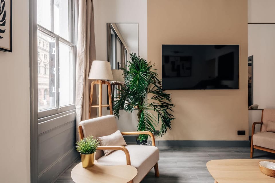 Chic 2-bed City Apartment -Old Street Apartment in London Borough of Islington