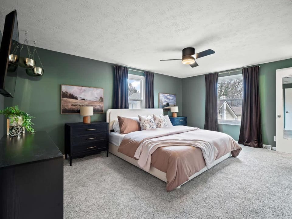 Spacious Avon Lake 4BR Home - Near National Park House in Lake Erie