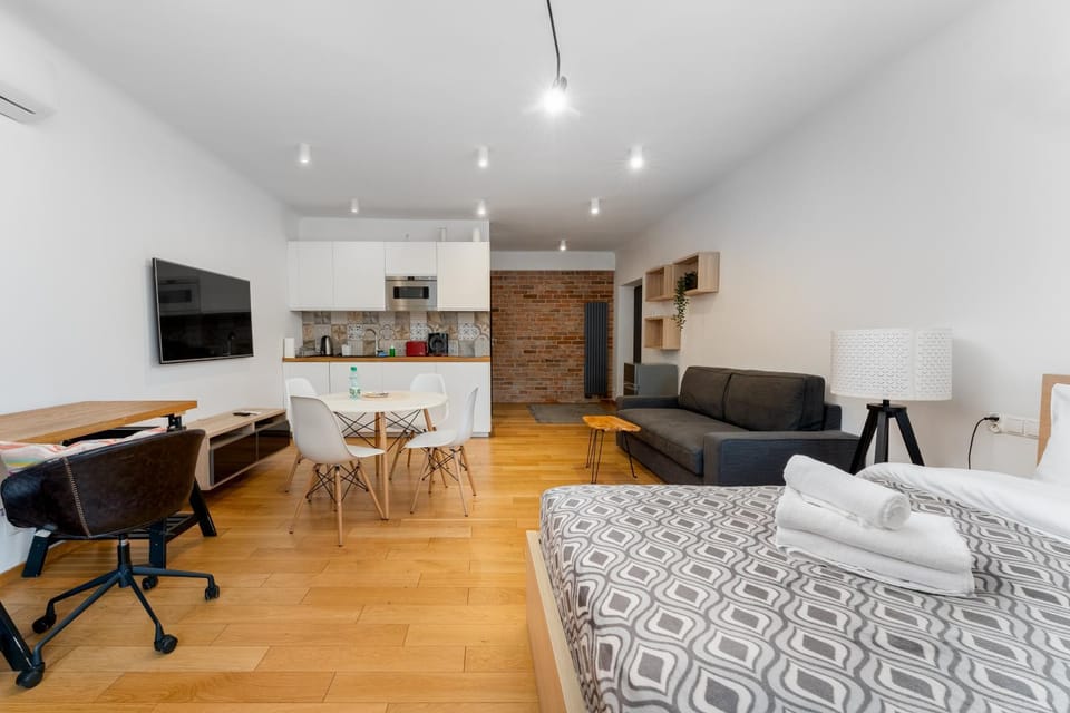 Kitchen or kitchenette, Seating area, Dining area