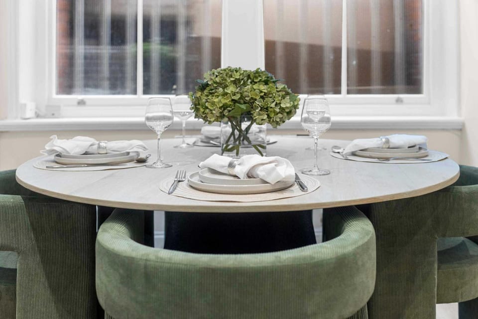 Bright Modern 1BR in Heart of Chelsea AC Apartment in City of Westminster