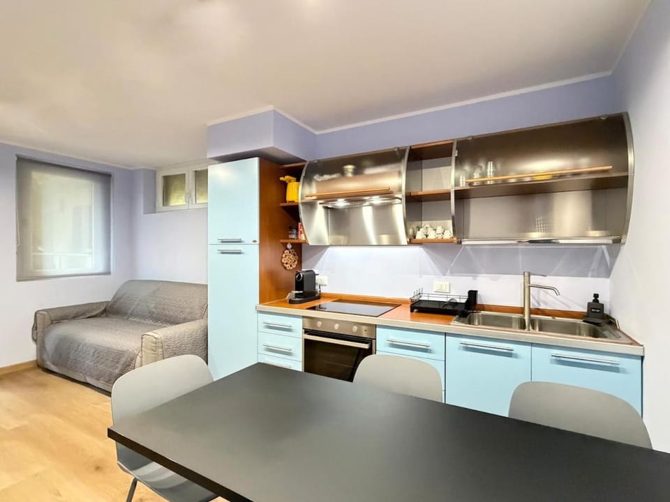 Kitchen or kitchenette, Living room, Seating area, Dining area, stove