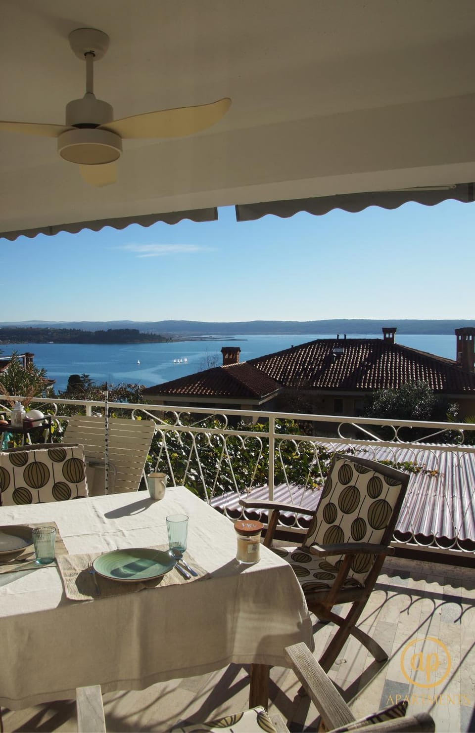 Natural landscape, View (from property/room), Balcony/Terrace, Seating area, Dining area, Sea view