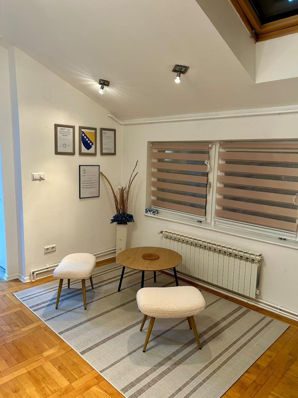 Seating area, internet