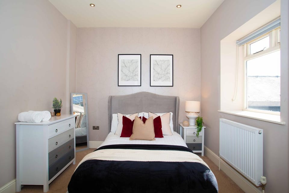 Harrogates Most Central Apartments - Sleeps 12 Apartment in Harrogate