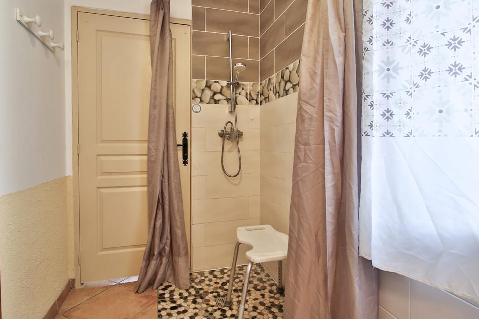 Bathroom, Living room
