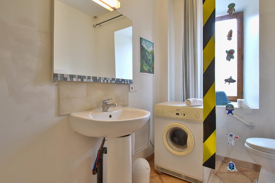 Bathroom, Living room