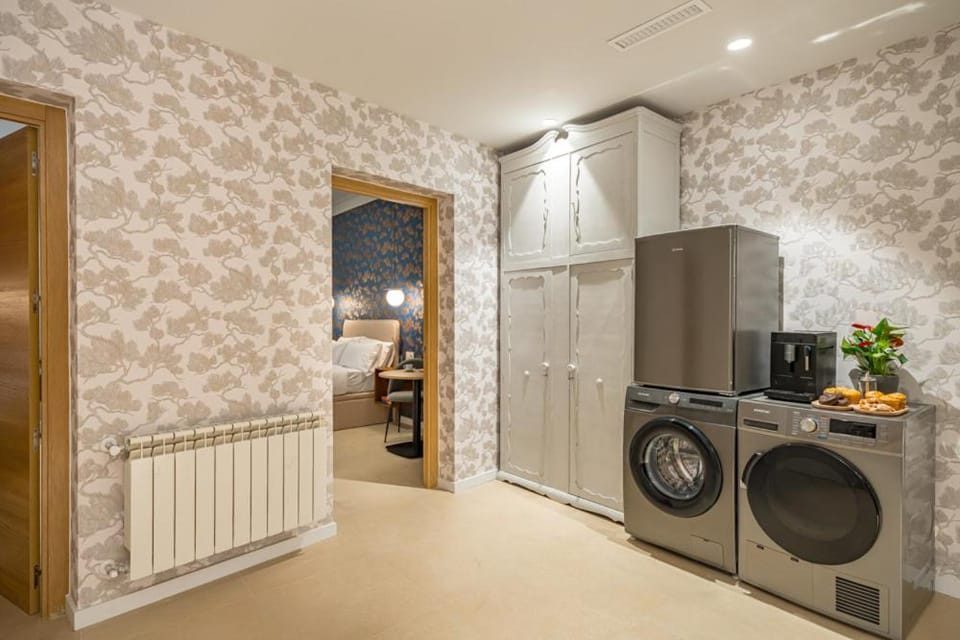 Kitchen or kitchenette, washing machine