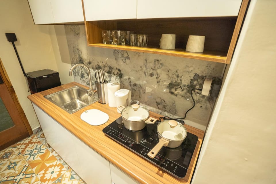 Kitchen or kitchenette, kitchen