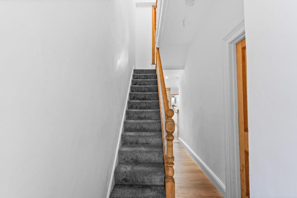 The Clyde Residence Sleeps 6 House in Cardiff