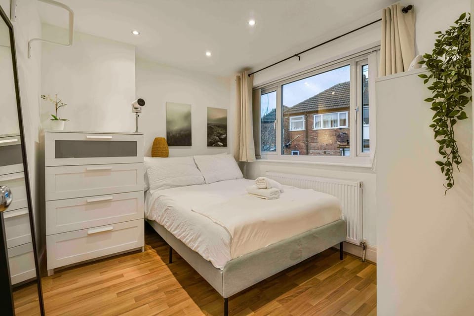 GuestReady - Cozy 3-Bedroom Home in Droylsden Bed and Breakfast in Manchester