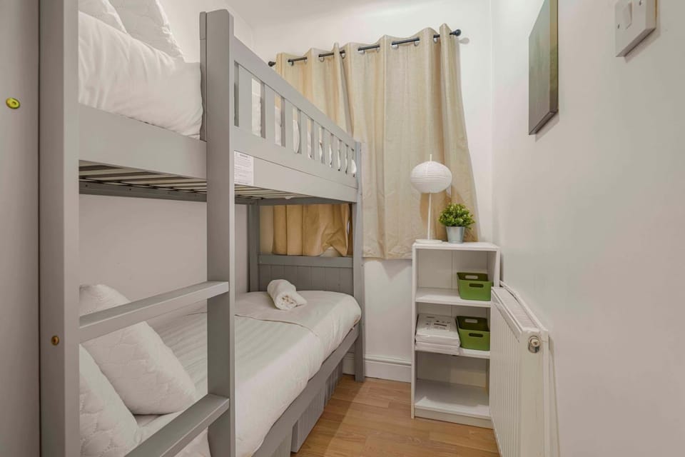 GuestReady - Cozy 3-Bedroom Home in Droylsden Bed and Breakfast in Manchester