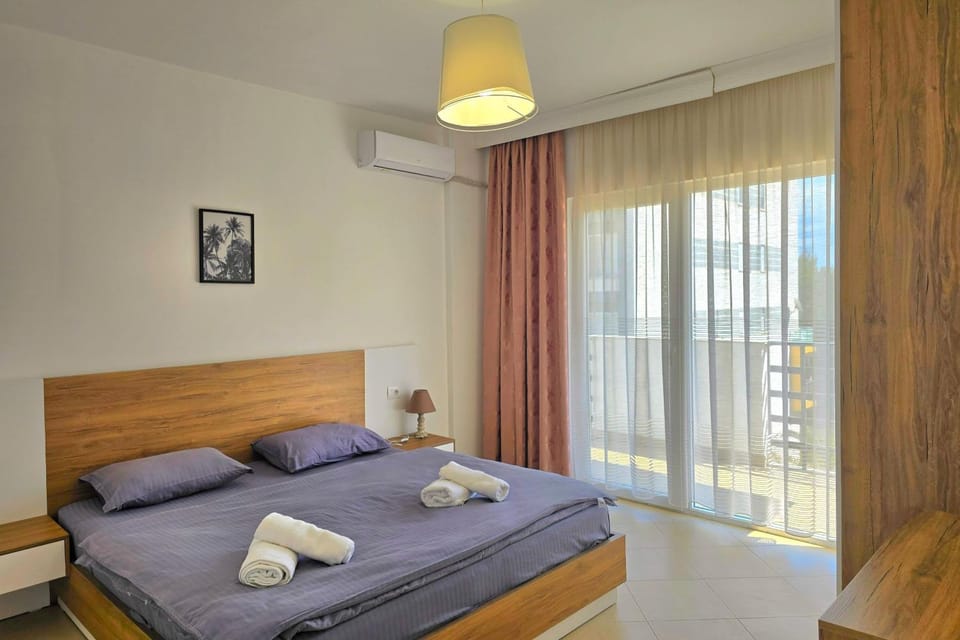 Bedroom, air conditioner