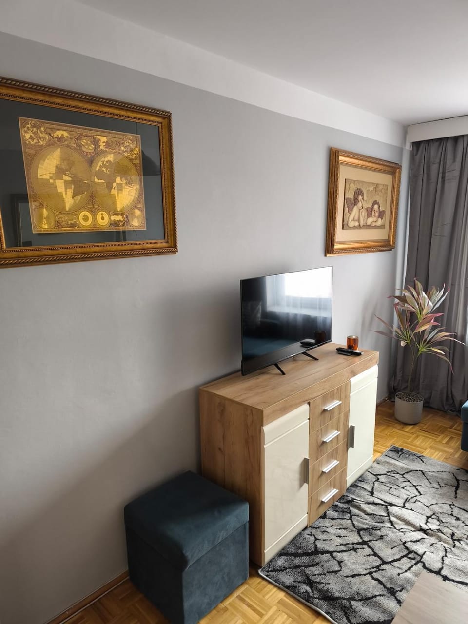 Communal lounge/ TV room