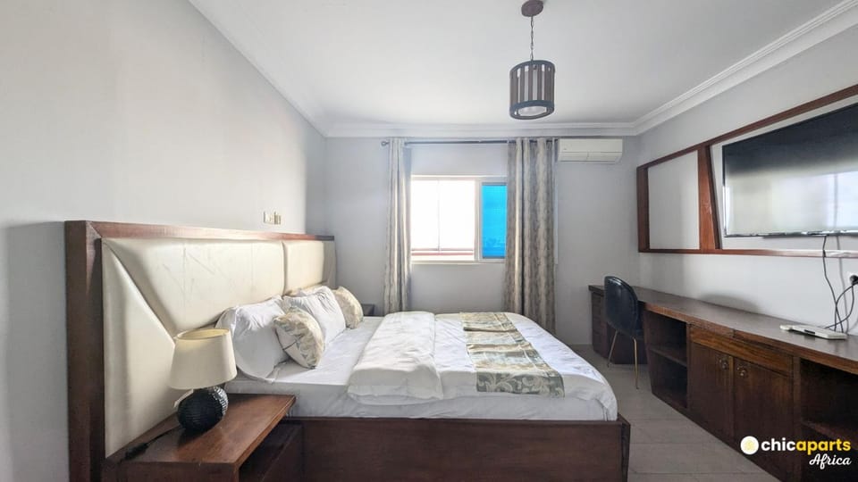 Bed, TV and multimedia, Photo of the whole room, Bedroom, towels