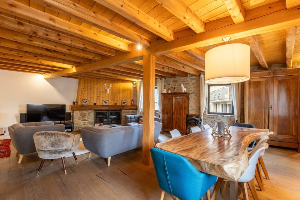Seating area, Dining area
