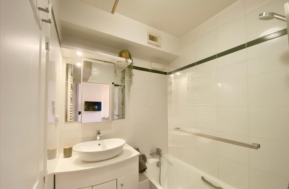Bathroom, Bath, towels