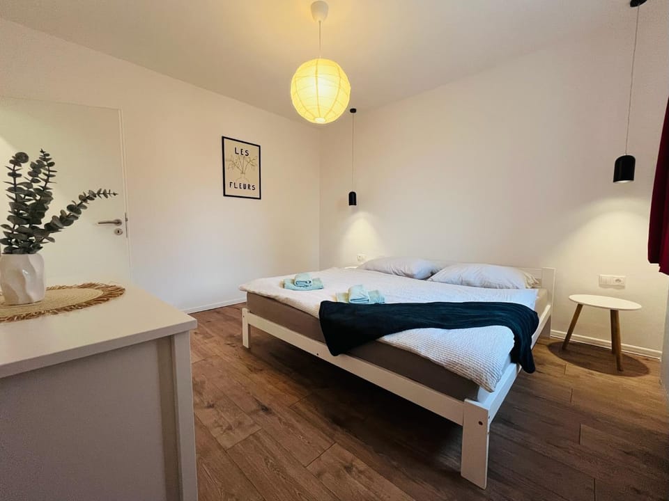 Photo of the whole room, Bedroom