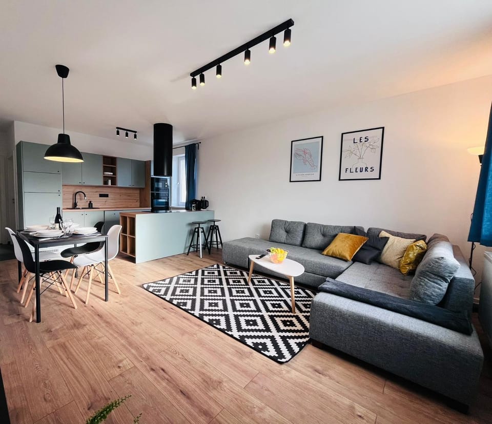 Kitchen or kitchenette, Living room, Seating area, Dining area