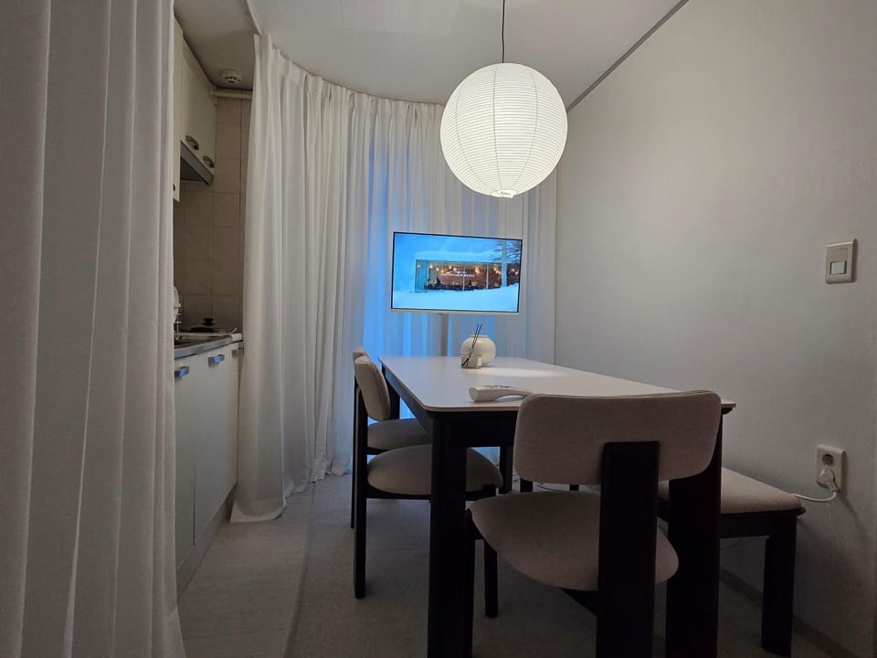 Kitchen or kitchenette, Living room, Seating area, Dining area