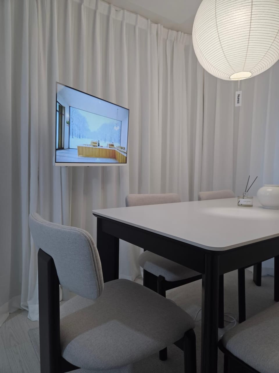 TV and multimedia, Living room, Seating area, Dining area