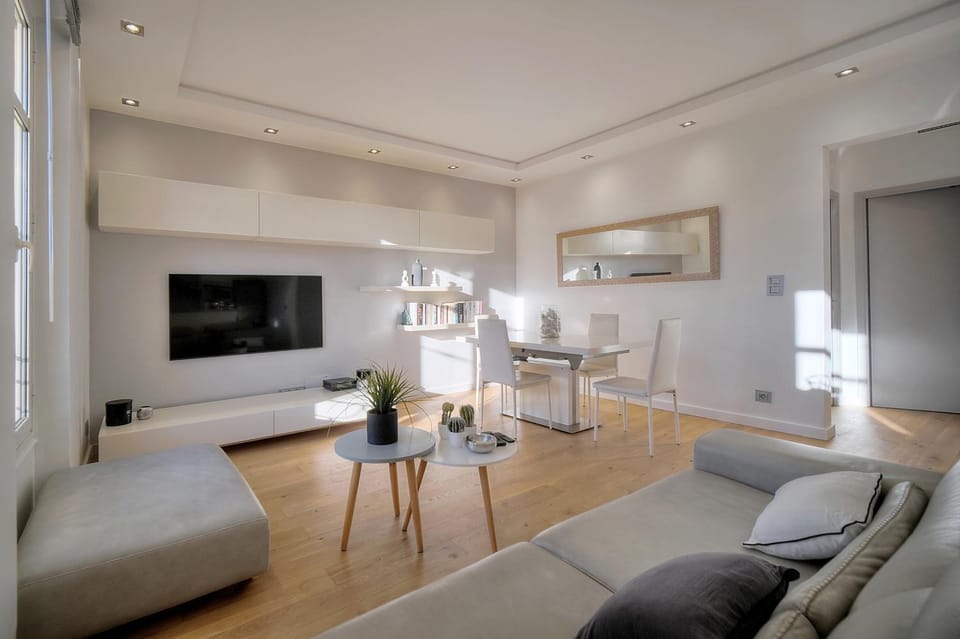 TV and multimedia, Living room, Dining area