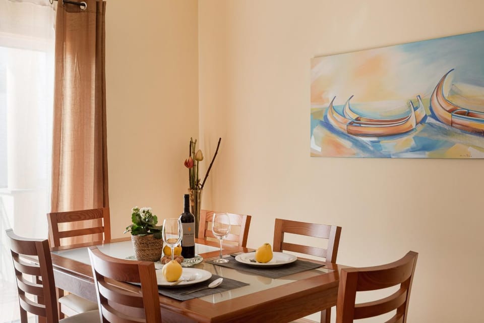 Central Albufeira Stay | Balcony & AC Apartment in Albufeira