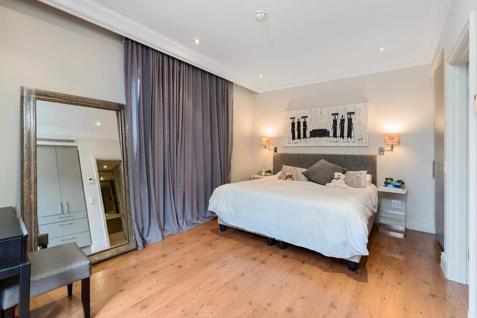Luxurious Suite at Cape Royale Apartment in Cape Town