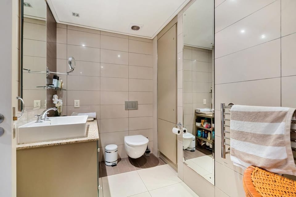 Luxurious Suite at Cape Royale Apartment in Cape Town