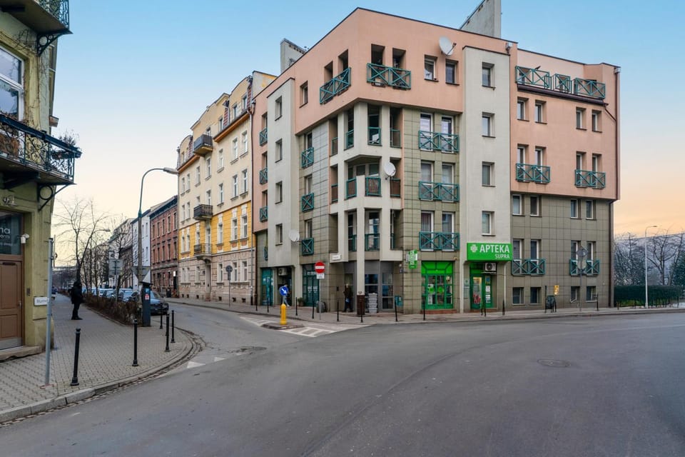 Property building, Neighbourhood