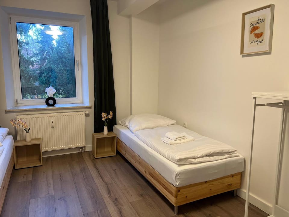 Bed, Photo of the whole room, Bedroom, towels