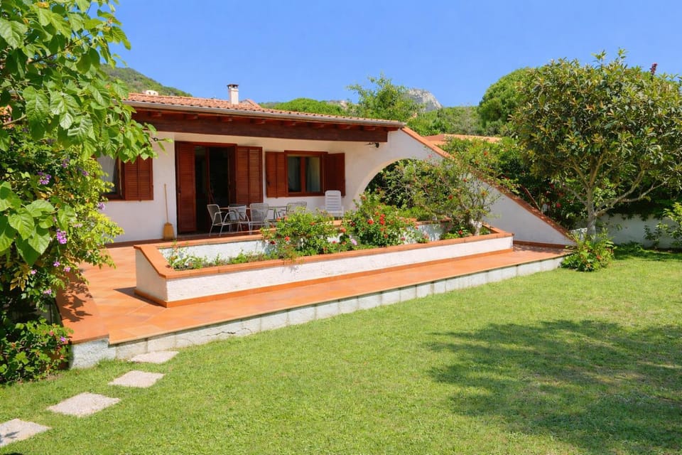 Property building, Day, Garden, Garden view