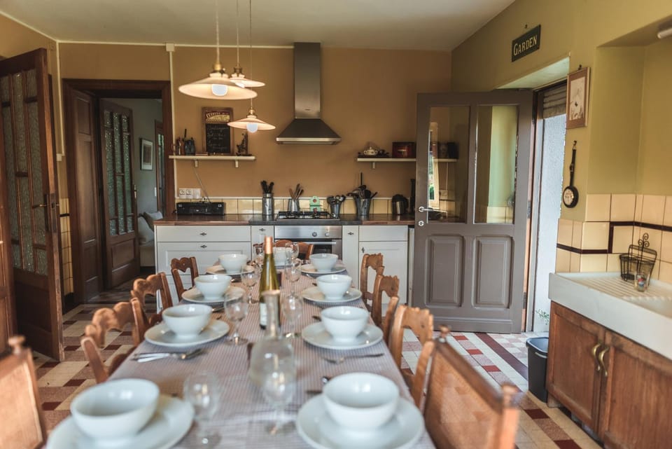 Kitchen or kitchenette, oven