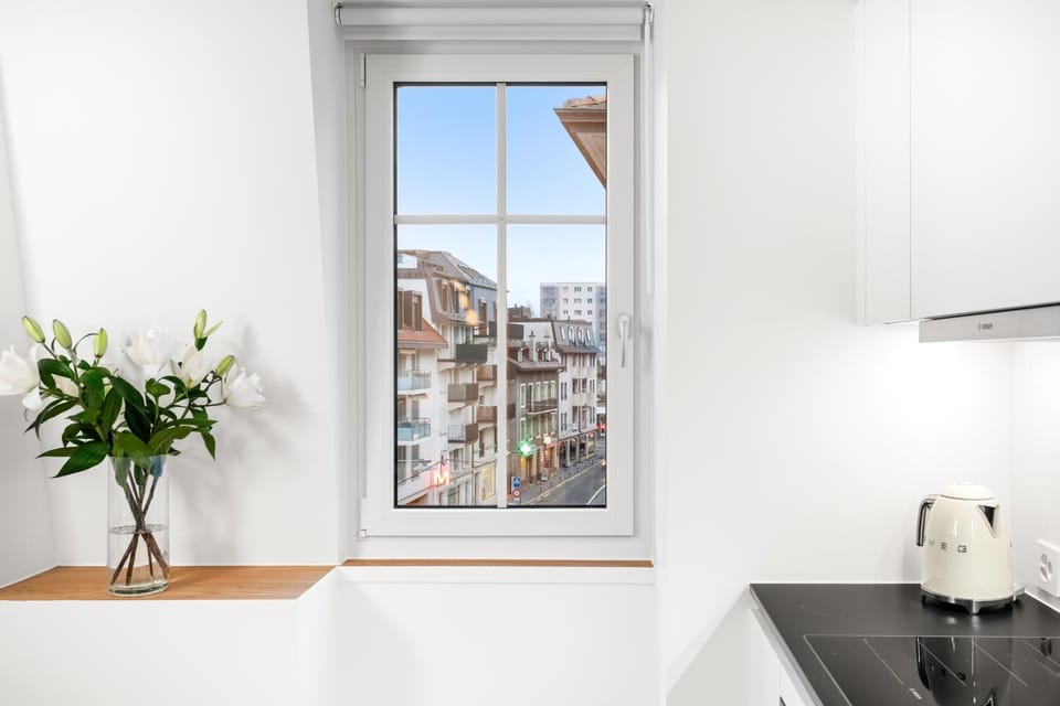 Kitchen or kitchenette, City view