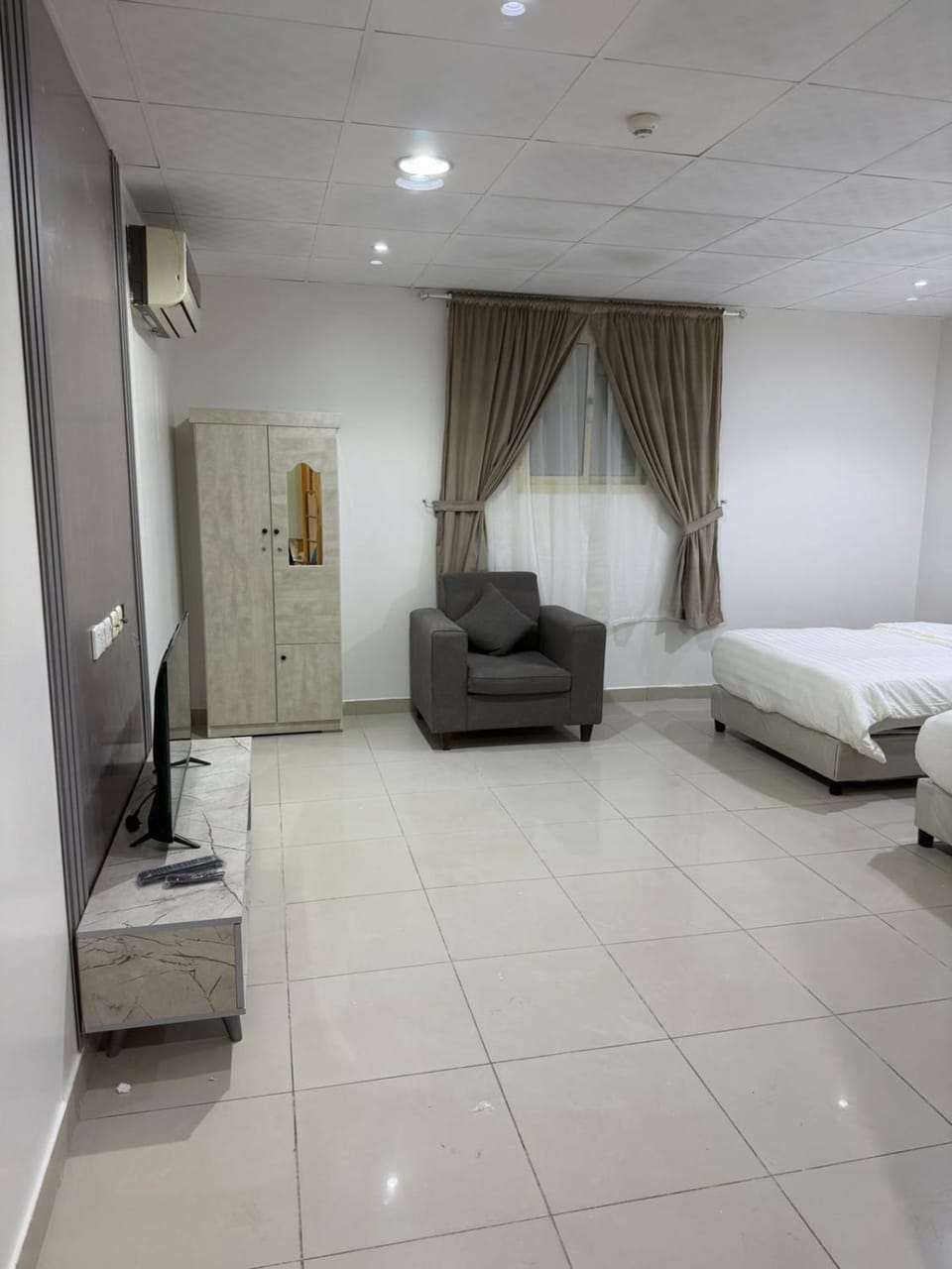 Photo of the whole room, air conditioner