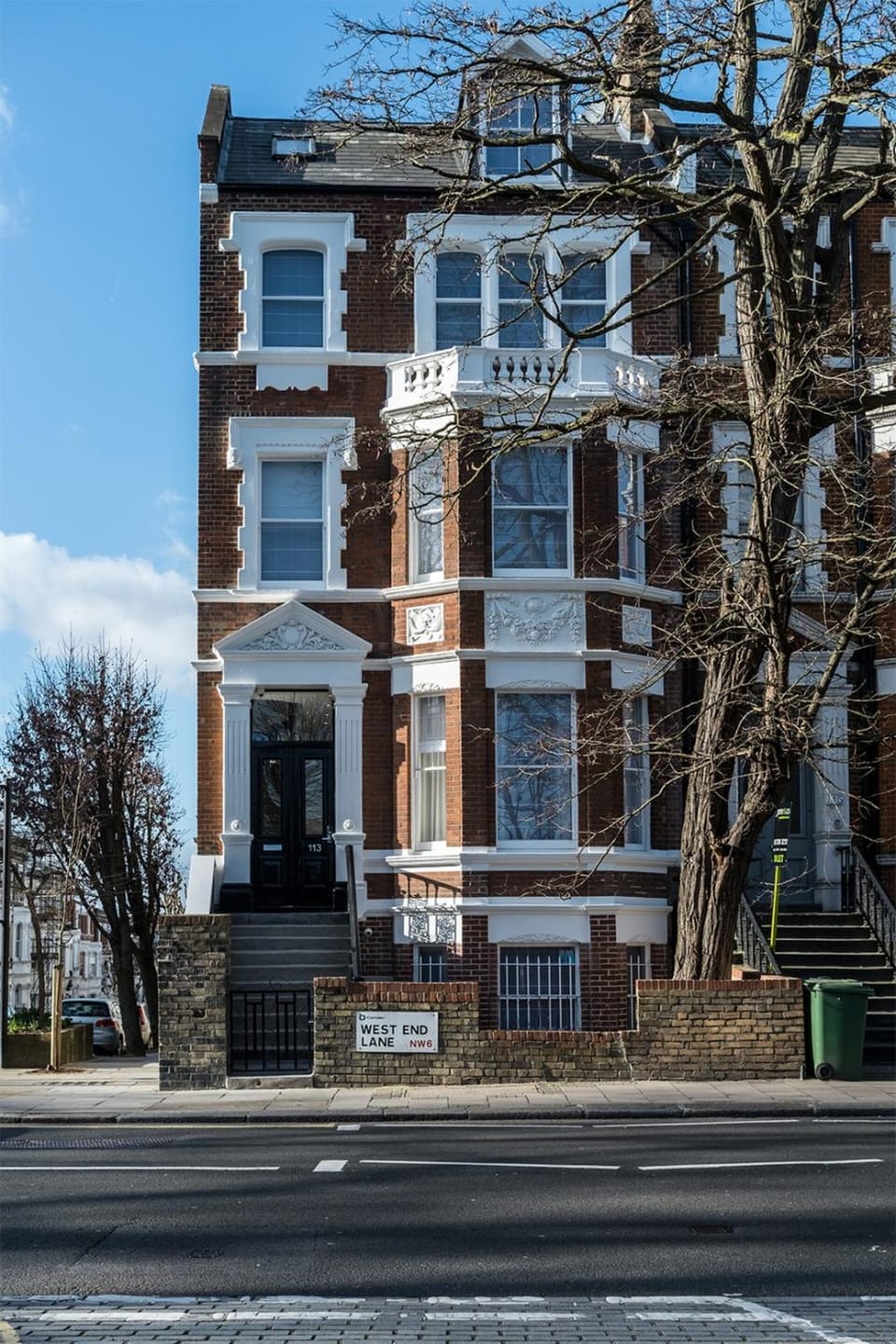Nice! Stunning Penthouse located on the 3rd floor Apartment in London Borough of Camden