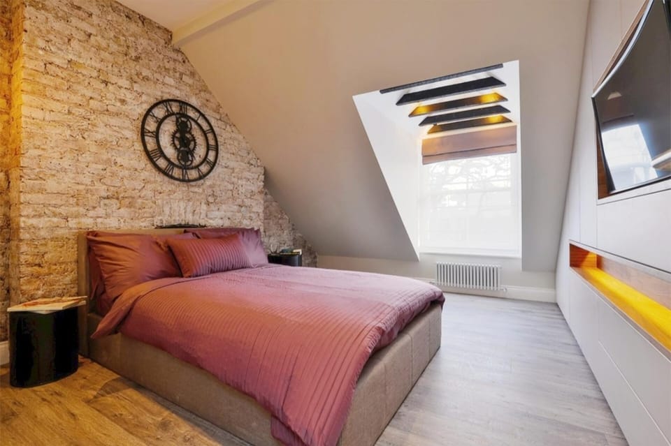 Nice! Stunning Penthouse located on the 3rd floor Apartment in London Borough of Camden