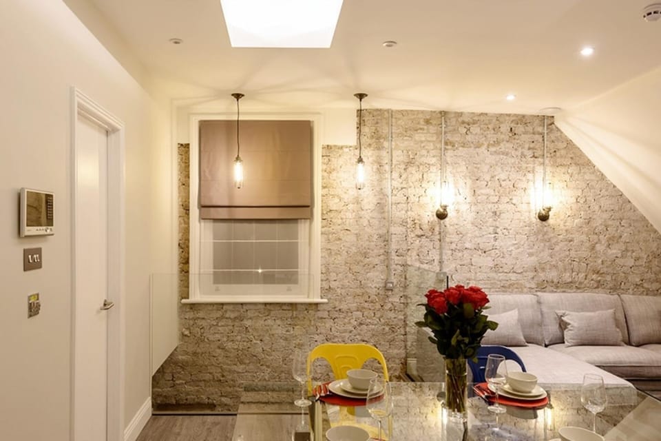 Nice! Stunning Penthouse located on the 3rd floor Apartment in London Borough of Camden