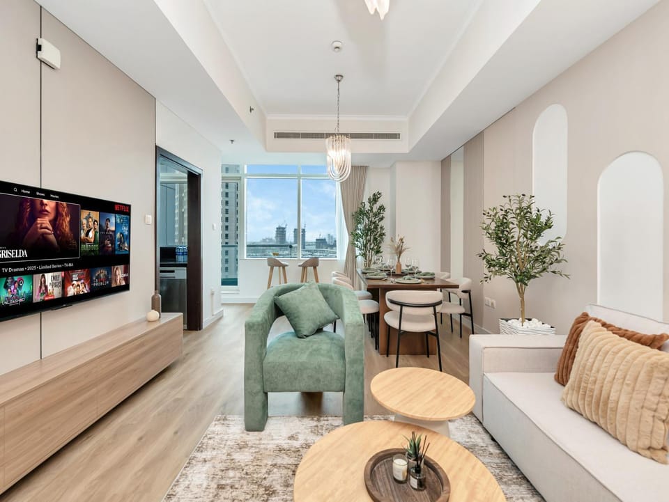 Ultra Stylish Luxury Flat w Harbour View in Dubai Marina, Sleeps 10 pax Apartment in Dubai