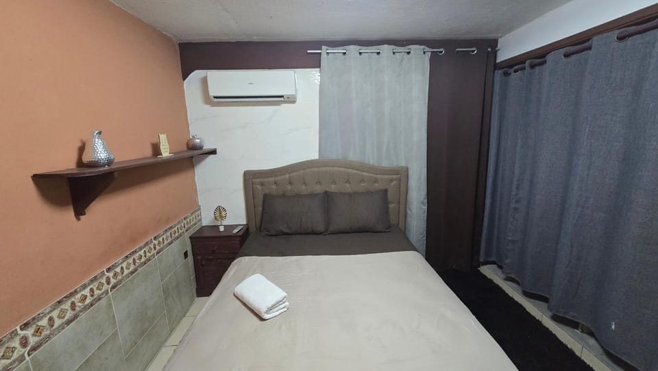 KR apartment CENTRO HISTÓRICO, SAN SALVADOR, TRES HABITACIONES 4 CAMAS parking wifi netflix VIX y mas Apartment in San Salvador